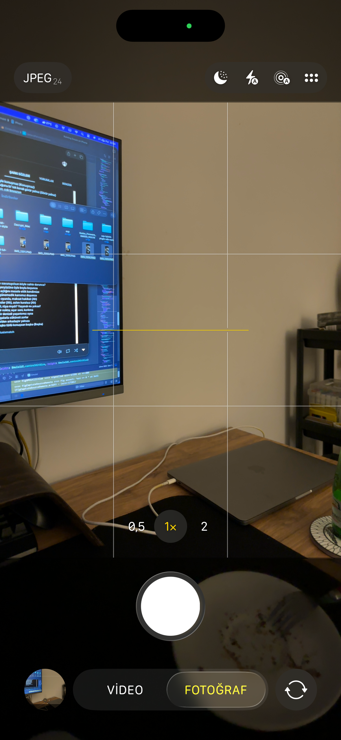 Emulsi camera screen